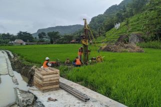 Tim UGM Cari Penyebab Tanah Ambles di Bantul, Lihat Apa yang Dilakukan - JPNN.com Jogja