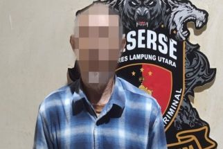 Pria Paruh Baya di Lampung Utara Memamerkan Kemaluannya, Akhirnya Diseret ke Kantor Polisi - JPNN.com Lampung