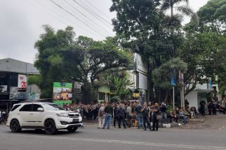 Kalah Lelang di Pengadilan, Hotel Banana Inn Bandung Dieksekusi Polisi - JPNN.com Jabar