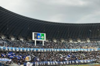 Kemenangan Persib Atas PSS Diwarnai Bentrokan Suporter di Stadion GBLA - JPNN.com Jabar
