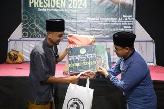 Sukarelawan SDG Jabar Beri Bantuan untuk Ponpes Al Amin Kuningan - JPNN.com Jabar