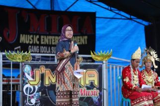 Prof Lusmeilia Afriani Jemput Mahasiswa Unila KKN di Pesisir Barat  - JPNN.com Lampung