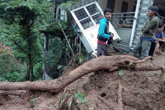 Hujan Lebat Berhari-hari, 2 Dusun di Kabupaten Madiun Longsor - JPNN.com Jatim