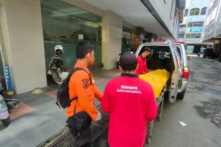 Warga Jakarta Barat Ditemukan Meninggal Terduduk di Kamar Hotel Surabaya - JPNN.com Jatim