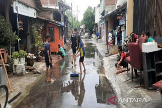 Banjir di Solo Mulai Surut, Warga Joyotakan Kembali ke Rumah - JPNN.com Jateng