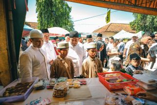 Bupati Sumenep Santuni dan Ajak Belanja Ribuan Anak Yatim - JPNN.com Jatim