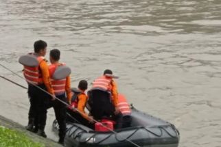 Seorang Anak Dilaporkan Terseret Arus Sungai Jagir, BPBD Masih Berupaya Mencari - JPNN.com Jatim