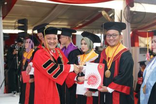 Untag Surabaya Mewisuda 1.044 Mahasiswa dari 3 Jenjang Studi  - JPNN.com Jatim