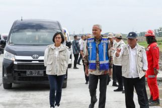 Ganjar Bersama Menteri Basuki & Sri Mulyani Tinjau Tol Solo-Yogyakarta - JPNN.com Jateng