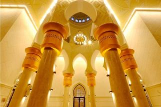 Melihat Lebih Dekat Kemegahan Masjid Sheikh Zayed di Kota Solo - JPNN.com Jateng