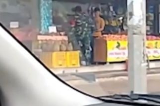 Video Oknum TNI Memukuli Warga di Toko Buah Viral di Media Sosial - JPNN.com Jabar