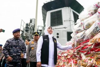 Forkopimda Jatim Kirim Bantuan Logistik Pangan ke Masalembu dengan Kapal Perang - JPNN.com Jatim