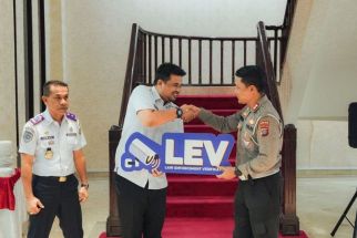 Bobby Nasution Serahkan Aplikasi LEV kepada Ditlantas Polda Sumut untuk Tingkatkan Kepatuhan Warga - JPNN.com Sumut