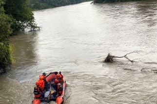 Tim SAR Perluas Area Pencarian Santri yang Hilang di Sungai Tapsel - JPNN.com Sumut