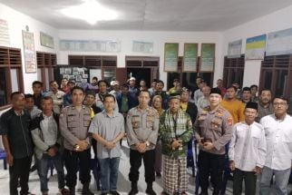 Kasat Binmas Polresta Bandar Lampung Malam-malam Curhat dengan Warga Kemiling - JPNN.com Lampung