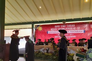 UWM Yogyakarta Luluskan 235 Wisudawan, Ada Wisudawan Berusia 67 Tahun - JPNN.com Jogja