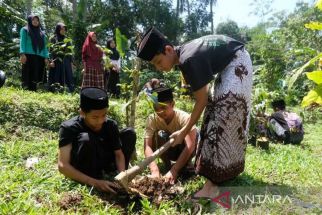 Peduli Lingkungan, Ponpes Al Musthofa Tebuireng 16 Temanggung Lakukan Ini, Keren - JPNN.com Jateng