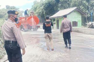 Bantu Warga Terdampak Erupsi Gunung Merapi, Polda Jateng Kerahkan Ratusan Brimob - JPNN.com Jateng