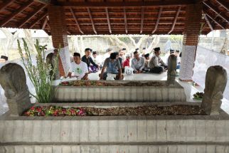 Kiai Muda Jatim & Yayasan Baitul Muttaqin Kirim Doa Untuk Leluhur di Gresik - JPNN.com Jatim