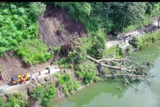 Akses ke Wisata Telaga Ngebel Tutup Sementara Imbas Longsor dan Pohon Tumbang - JPNN.com Jatim
