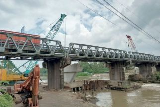 Jembatan Ngujang I Tulungagung Dilarang Dilintasi Truk Gandeng - JPNN.com Jatim