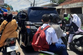 Pengobatan Alternatif Ida Dayak Sebabkan Kemacetan Panjang di Cilodong Depok - JPNN.com Jabar