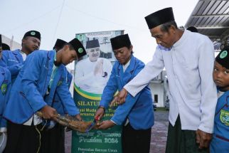 Kiai Muda Jatim Ajarkan Santri dan Warga Sembelih Hewan dengan Syariat Islam - JPNN.com Jatim