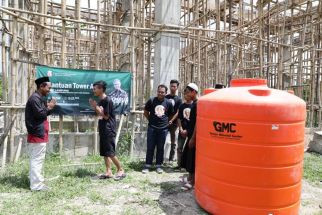 Ganjar Milenial Center Lampung Beri Bantuan Tandon Air ke Ponpes Darul Ilmi - JPNN.com Lampung