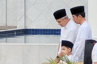 Jokowi, Ganjar, & Gibran Salat Jumat di Masjid Raya Sheikh Zayed Solo - JPNN.com Jateng