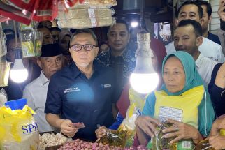 Bahan Pokok di Pasar Wonokromo Stabil, Mendag Zulhas:  Harga Terjaga dan Terkendali - JPNN.com Jatim