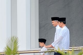 Ganjar Ungkap Isi Obrolan dengan Jokowi Seusai Salat, Hmmm - JPNN.com Jateng
