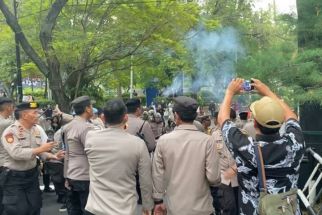 Demo Tolak UU Cipta Kerja di Semarang Rusuh, Lima Mahasiswa Diamankan Polisi - JPNN.com Jateng