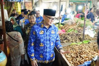 Pastikan Harga dan Stok Bahan Pokok Aman Jelang Lebaran, Iwan Setiawan Sidak Pasar Cileungsi - JPNN.com Jabar