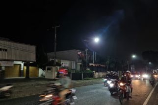 Malam Hari, Pemudik Sepeda Motor Mulai Ramai di Cileunyi, Kabupaten Bandung - JPNN.com Jabar