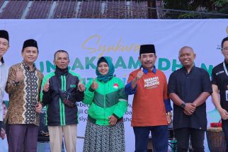 Baznas Bagikan 400 Paket Sembako untuk Pengemudi Ojol di Bandung - JPNN.com Jabar