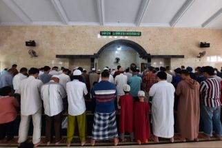 Ratusan Jemaah Muhammadiyah Beji Timur, Kota Depok Gelar Salat Gerhana - JPNN.com Jabar