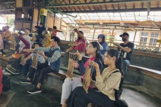 Libur Lebaran, Saung Angklung Udjo Bandung Gelar Pertunjukan Tradisional Wayang Golek - JPNN.com Jabar