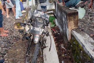 Kecelakaan Kereta Api di Kendal, KA Argo Sindoro Tabrak Sepeda Motor - JPNN.com Jateng