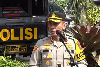 Ratusan Personel Polisi Bantu Jaga Aksi Demonstran Hari Buruh di Gedung Sate Bandung - JPNN.com Jabar