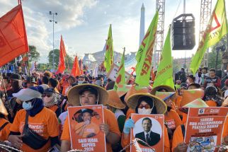 Poster Capres Nongol di Aksi Demo Buruh Mayday di Surabaya - JPNN.com Jatim