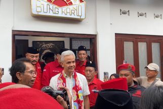 Ganjar Pranowo Kunjungi Rumah Bung Karno Semasa Kecil di Surabaya - JPNN.com Jatim