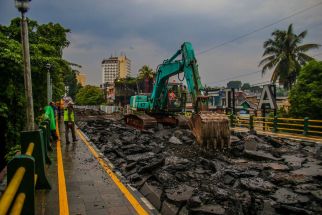 Jalan Otista Bogor Mulai Dibongkar, Aspal Jalan Dikeruk - JPNN.com Jabar