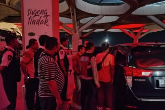 Viral Pengendara Motor Menerobos Lobi Bandara Yogyakarta, Diduga ODGJ - JPNN.com Jogja