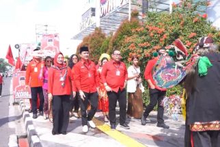 Reog Ponorogo dan Kuda Lumping Warnai Pawai Pendaftaran 50 Bacaleg PDIP Kota Depok - JPNN.com Jabar