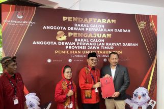 Diiringi Tarian Reog Ponorogo, PDIP Jatim Daftarkan Bacaleg ke KPU - JPNN.com Jatim