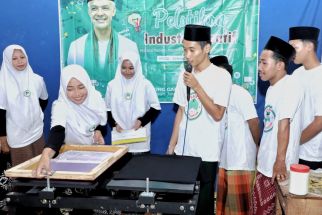 Santri di Ngawi Diberdayakan Untuk Industri Kreatif Oleh Sukarelawn SDG Jatim - JPNN.com Jatim