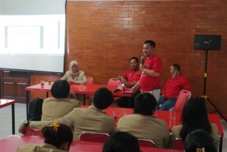 Mahasiswa UGM Bertandang ke DPC PDIP Yogyakarta, Belajar Kinerja Parpol - JPNN.com Jogja