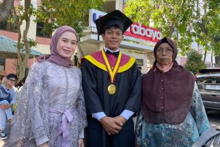 Kisah Fatkur Roji, Atlet Panjat Tebing dengan 87 Medali Emas Jadi Sarjana UMSurabaya  - JPNN.com Jatim