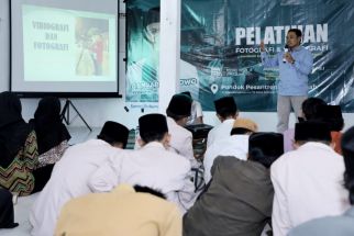 Santri di Tuban Dibekali Ilmu Fotografi & Videografi Untuk Konten Positif Medsos - JPNN.com Jatim