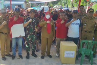 Dandim 0410/KBL dan Wali Kota Bandar Lampung Serahkan Bantuan Kasad Kepada Warga - JPNN.com Lampung